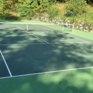 Les facteurs à prendre en compte lors de la rénovation d’un court de tennis en béton poreux