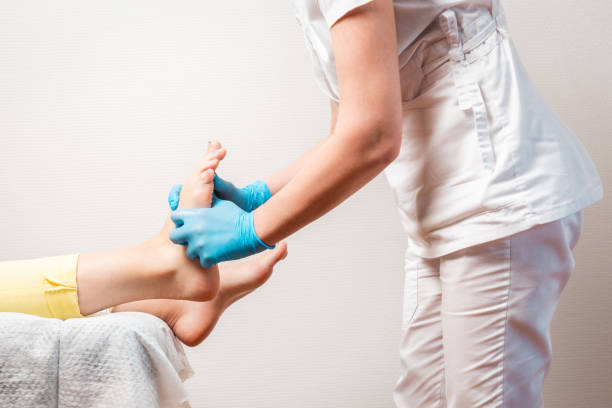 Un podologue à Lyon propose-t-il des services adaptés aux femmes enceintes souffrant de douleurs aux pieds ?