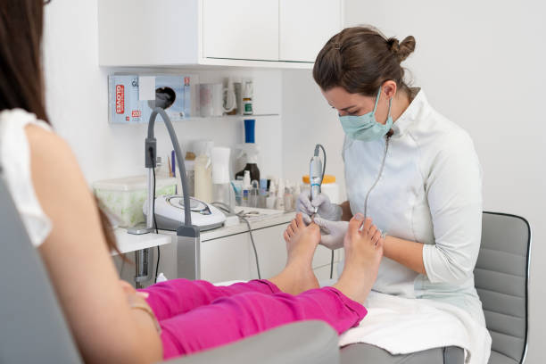 Comment un podologue Lyon prend-il en charge les pieds sensibles chez les patients diabétiques ?