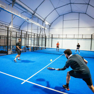 Comment préparer le sol avant une construction terrain de pickleball ?